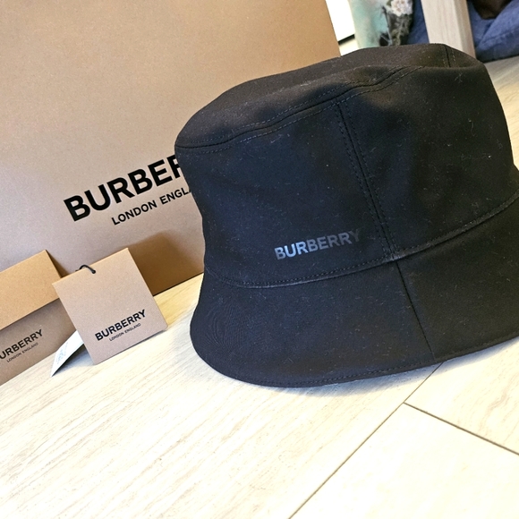 Burberry Reversible Bucket Hat - Picture 4 of 5